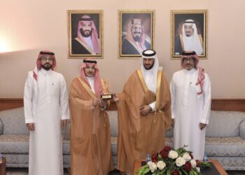 محافظ القطيف يلتقي رئيس الاتحاد السعودي لكرة اليد