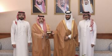 محافظ القطيف يلتقي رئيس الاتحاد السعودي لكرة اليد