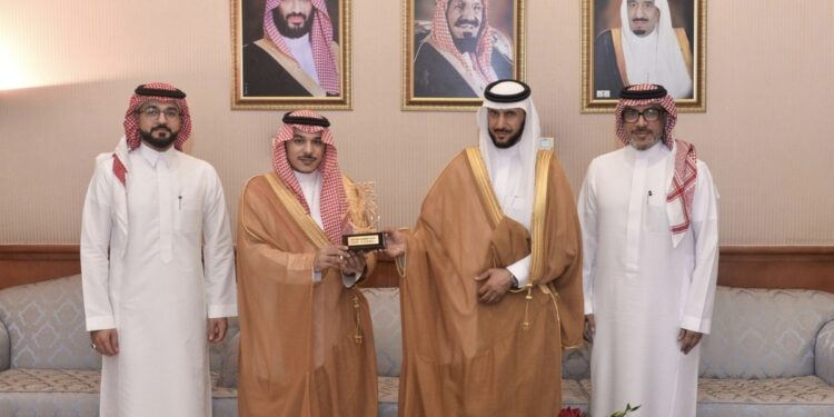 محافظ القطيف يلتقي رئيس الاتحاد السعودي لكرة اليد