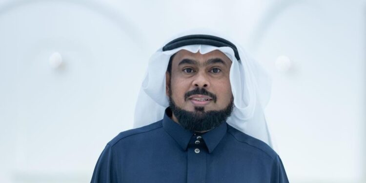 دغشر محمد عياشي.. رائد في عالم السوشيال ميديا