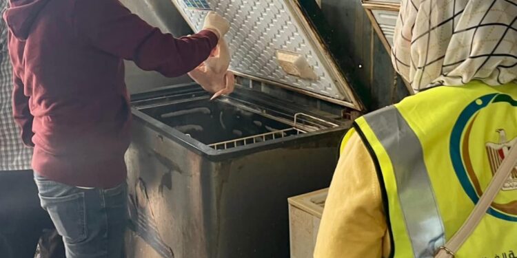 ضبط 200 كجم مواد غذائية غير صالحة للاستهلاك الآدمي بعدد من مراكز المحافظة.. حملات مكثفة لضبط الأسواق