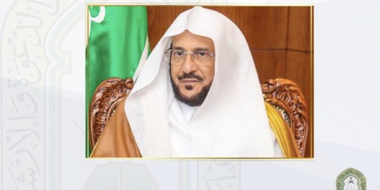 وزير الشؤون الإسلامية يعتمد أسماء الفائزين في مسابقة خادم الحرمين الشريفين للقرآن والسنة لدول أفريقيا