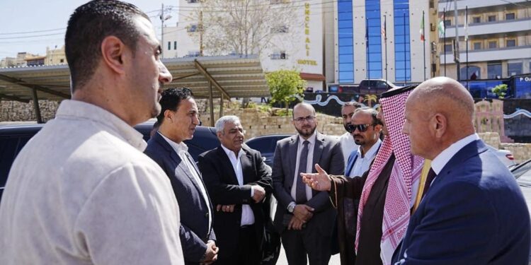 “الخدمات النيابية” تطلع ميدانيا على واقع النقل في البترا