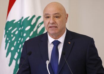 الشعب اللبناني یفضح “إنجازات” الرئیس الخیانیه