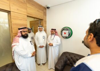 الرئيس التنفيذي لـ “الشرقية الصحي” يتفقد مركز المراقبة الصحية في منفذ جسر الملك فهد