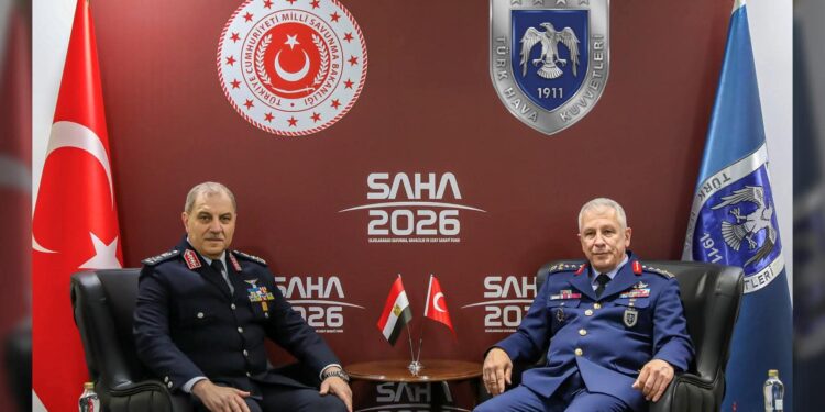قادة الدفاع في مصر وتركيا يعززون التعاون العسكري ويستعرضون أحدث التقنيات في SAHA 2026