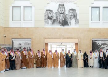 سمو محافظ الأحساء يتسلّم مفتاح “المدينة العربية المسؤولة اجتماعيًا 2026”