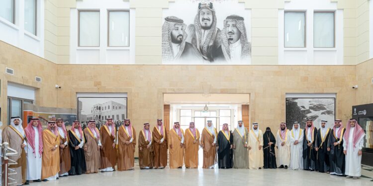 سمو محافظ الأحساء يتسلّم مفتاح “المدينة العربية المسؤولة اجتماعيًا 2026”