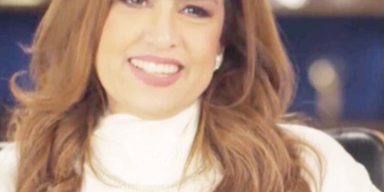الفنانة سيمون أيقونة التجديد والبهجة في الفن المصري