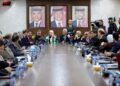 عمان /الاردن  ١٤ أيار 2026  # الحملة الدولية للدفاع عن القدس تدعو المجتمع الدولي إلى إنهاء الاحتلال الإسرائيلي للقدس ووقف الانتهاكات بحق المقدسات والسكان  دعت الحملة الدولية للدفاع عن القدس المجتمع الدولي، والأمم المتحدة، ومجلس الأمن، والمنظمات الحقوقية والإنسانية، إلى تحمل مسؤولياتها القانونية والأخلاقية تجاه مدينة القدس المحتلة، والعمل الجاد لإنهاء الاحتلال الإسرائيلي ووقف الانتهاكات المتواصلة بحق المدينة وسكانها ومقدساتها الإسلامية والمسيحية.  وأكدت الحملة، في بيان صحفي صدر عشية الذكرى السنوية ٧٨ النكبة الفلسطينية، أن الاحتلال الإسرائيلي في القدس المحتلة يفتقر إلى أي شرعية قانونية، وأن السياسات والإجراءات التي تنفذها سلطات الاحتلال تهدف إلى تهويد المدينة وتغيير هويتها العربية الفلسطينية، في مخالفة واضحة وصريحة لقرارات الأمم المتحدة ومجلس الأمن الدولي.  وأشار البيان إلى تصاعد عمليات هدم منازل الفلسطينيين ومصادرة الممتلكات  والاستيلاء على الثروة الحيوانية من قبل المستوطنين وجيش الاحتلال في القرى الفلسطينية، في إطار سياسة ممنهجة تهدف إلى تفريغ القدس من سكانها الفلسطينيين وإحداث تغيير ديموغرافي يخدم المشروع الاستيطاني الاحتلالي.  واعتبرت الحملة أن تكرار إغلاق المقدسات الإسلامية والمسيحية، وفي مقدمتها المسجد الأقصى المبارك وكنيسة القيامة، واقتحامها وتقييد حرية العبادة والوصول إليها، يمثل اضطهادًا دينيًا وانتهاكًا صارخًا للقانون الدولي وحقوق الإنسان، ويرقى إلى مستوى الجرائم ضد الإنسانية.  كما دان البيان الاعتداءات المتكررة بحق المسلمين والمسيحيين، بما في ذلك ممارسات التحريض والكراهية والاعتقال والاعتداء الجسدي وفرض أوامر الإبعاد بحق رجال الدين وحراس المسجد الأقصى المبارك.  وأكدت الحملة في بيانها أن الاقتحامات اليومية التي ينفذها المستوطنون المتطرفون للمسجد الأقصى المبارك تشكل انتهاكًا للوضع التاريخي والقانوني القائم في القدس، واعتداءً على الوصاية الهاشمية على المقدسات الإسلامية والمسيحية في المدينة.  وأوضح البيان أن السياسات الإسرائيلية في القدس تستهدف أيضًا إضعاف البنية الاقتصادية والتعليمية والاجتماعية للفلسطينيين، ومحاولة التأثير في الوعي الوطني الفلسطيني وتغيير الرواية التاريخية العربية للمدينة، بما يشكل اعتداءً سافرًا على الهوية الفلسطينية للقدس.  واستهجن البيان الادعاءات الإسرائيلية بأن “القدس الموحدة” هي “عاصمة” لإسرائيل، مؤكدًا أن المدينة احتُلت على مرحلتين عامي 1948 و1967، وأن أي اعترافات أحادية الجانب، بما فيها قرار الإدارة الأمريكية السابقة الاعتراف بالقدس عاصمة لإسرائيل، لا تغيّر من الوضع القانوني والتاريخي للمدينة، ولا من المواقف العربية والدولية الرافضة للاحتلال.  كما أشار البيان إلى أن نقل بعض الدول سفاراتها إلى القدس يمثل انتهاكًا للقانون الدولي وقرارات الشرعية الدولية التي تعتبر القدس مدينة محتلة، داعيًا تلك الدول إلى مراجعة سياساتها وإغلاق بعثاتها الدبلوماسية في المدينة المحتلة.  وكشف البيان عزم الحملة تكليف اللجنة القانونية بتقديم لائحة دعوى لدى محكمتي العدل والجنايات الدوليتين تتضمن طلبا لتقويض كافة التشريعات التي سنتها الكنيست الإسرائيلي لتكريس احتلالها القدس.   وختمت الحملة بيانها بدعوة أبناء الشعب الفلسطيني، وخاصة المقدسيين، إلى تعزيز صمودهم والتمسك بحقوقهم الوطنية والدينية، كما دعت الفلسطينيين إلى شدّ الرحال إلى القدس عاصمة دولة فلسطين والرباط في مقدساتها الإسلامية والمسيحية، في مواجهة الاعتداءات والانتهاكات التي تنفذها قوات الاحتلال والمستوطنون المتطرفون.