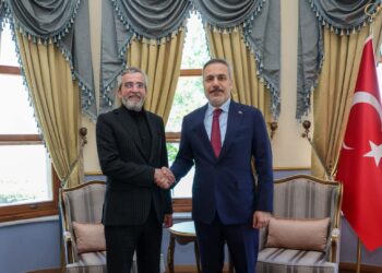 فيدان يبحث مع نائب أمين المجلس الأعلى للأمن القومي الإيراني تطورات المنطقة في إسطنبول