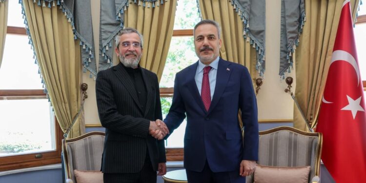فيدان يبحث مع نائب أمين المجلس الأعلى للأمن القومي الإيراني تطورات المنطقة في إسطنبول