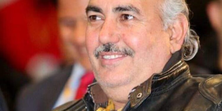 على قاعة الديوان .. للشاعر تعريف آخر للوطنية !