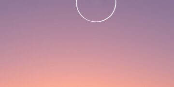 *الليلة: تتهيأ ظروف رصد هلال الحج*🌙🕋