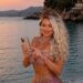 زينة العلمي تتألق كعروس بحر في أحدث جلسة تصوير وتبهر جمهورها بجمال ساحر ورقي لا مثيل له