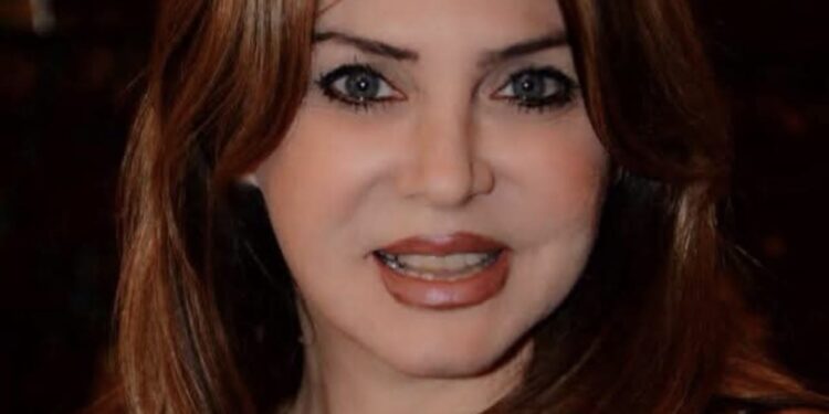 نجاحات رائعة لسيدة المجتمع الجميلة لوسي أرتين