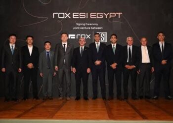 وزير الصناعة يشهد توقيع اتفاقية لتصنيع سيارات ROX محليًا في مصر
