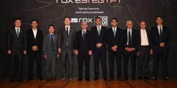 وزير الصناعة يشهد توقيع اتفاقية لتصنيع سيارات ROX محليًا في مصر