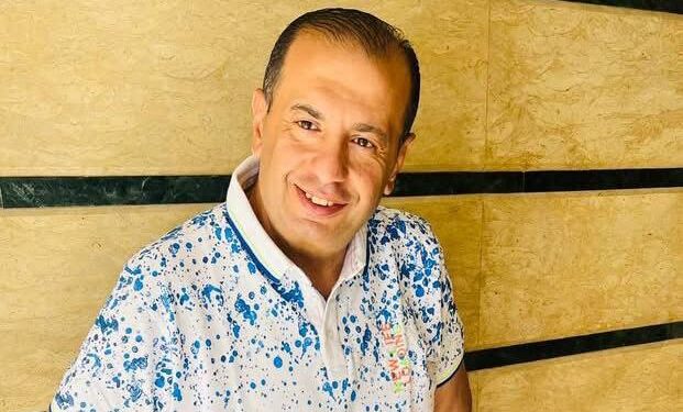 هانى شكرى عزيز يفتح أسواقًا أوروبية جديدة للفواكه المجففة المصرية.. خطوة تعزز صادرات مصر وتدعم الاقتصاد الوطني في خطوة تعكس الثقة المتزايدة في جودة المنتج المصري، يواصل رجل الأعمال هانى شكرى عزيز تحقيق نجاحات لافتة في قطاع التصدير، بعد نجاحه في فتح أسواق أوروبية أمام الفواكه المجففة المصرية، في إنجاز يمثل إضافة قوية لملف الصادرات الزراعية والغذائية، ويؤكد قدرة المنتج المصري على المنافسة في الأسواق العالمية. ويأتي هذا النجاح في ظل الطلب المتزايد داخل الأسواق الأوروبية على الأغذية الطبيعية والصحية، وهو ما يفتح آفاقًا واسعة أمام الفواكه المجففة المصرية التي تتميز بجودتها العالية ومذاقها الفريد، مع الالتزام بالمعايير الأوروبية الخاصة بالجودة وسلامة الغذاء. كما أن السوق الأوروبية تعد من أهم الأسواق المستهدفة للصادرات الزراعية المصرية، التي شهدت نموًا ملحوظًا خلال السنوات الأخيرة. � معلومات مباشر +١ وأكدت مصادر مقربة من قطاع الأعمال أن هانى شكرى عزيز يضع ضمن أولوياته تعزيز شعار “صنع في مصر” داخل الأسواق الدولية، من خلال تقديم منتجات ذات قيمة مضافة، وعدم الاكتفاء بتصدير المواد الخام، بما يسهم في زيادة العائد الاقتصادي ورفع القدرة التنافسية للصادرات المصرية. ويمثل تصدير الفواكه المجففة أهمية كبيرة للاقتصاد المصري، إذ يسهم في زيادة حصيلة النقد الأجنبي، ويدعم الصناعات الغذائية، ويوفر فرص عمل جديدة في مجالات الزراعة والتجفيف والتعبئة والتغليف والنقل والخدمات اللوجستية، فضلًا عن تعزيز مكانة مصر كمركز إقليمي لتصنيع وتصدير المنتجات الزراعية. كما أن التوسع في هذا القطاع يتماشى مع توجه الدولة نحو زيادة الصادرات وفتح أسواق خارجية جديدة. � بوابة الصادرات المصرية +١ ويؤكد مراقبون أن نجاح هانى شكرى عزيز في هذا الملف يعكس رؤية استثمارية تعتمد على الابتكار والجودة وبناء شراكات دولية طويلة الأمد، بما يسهم في تعزيز حضور المنتجات المصرية داخل الأسواق الأوروبية، ويدعم جهود الدولة لتحقيق طفرة في الصادرات غير البترولية وترسيخ مكانة مصر على خريطة التجارة العالمية.
