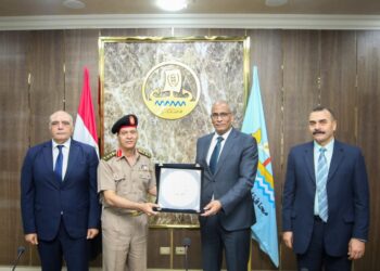 محافظ كفرالشيخ يكرم المستشار العسكري للمحافظة تقديرًا لجهوده الوطنية المبذولة