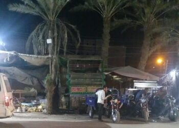 استغاثة من أهالي قرية العامرية بالفيوم.. إشغالات الطريق العام خلف عربة الفول بجوار الوحدة الصحية تثير قلق المواطنين