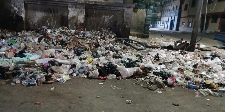 شكاوى لا تتوقف من حي غرب الفيوم.. القمامة تحاصر الشوارع.. فأين رئيس حي غرب ورئيس مركز ومدينة الفيوم؟