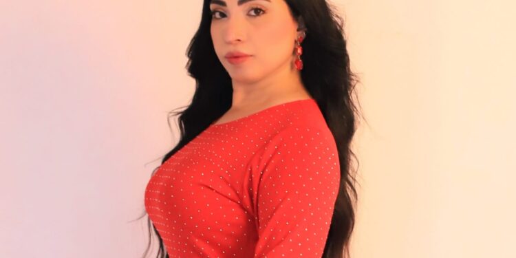 الفنانة غادة محمود تشعل الأجواء بإطلالة “حمراء” تخطف الأنظار