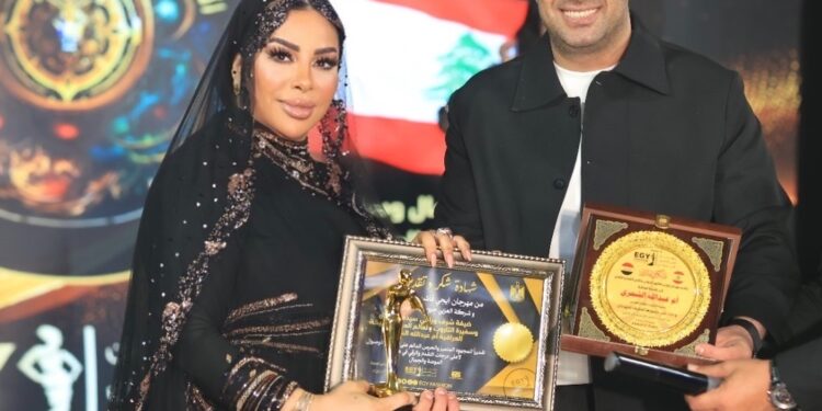تكريم راقي لسيدة الأعمال وسفيرة التاروت بالوطن العربي الشيخة العراقية أم عبد الله الشمري ضيفة الشرف والراعية الرسمية لمهرجان إيچي فاشون في موسمه السادس عشر
