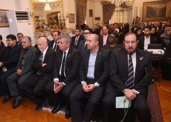 تأبين رسمي بالقاهرة لإحياء ذكرى المرشد الإيراني الراحل بحضور سياسي وإعلامي