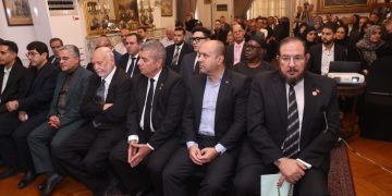 تأبين رسمي بالقاهرة لإحياء ذكرى المرشد الإيراني الراحل بحضور سياسي وإعلامي
