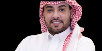 ناصر طويرش الحارثي.. 500 مزاد وصوت توعوي غيّر قواعد اللعبة العقارية