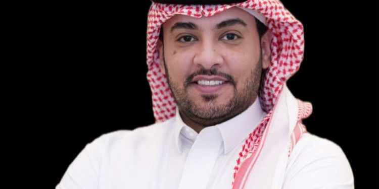 ناصر طويرش الحارثي.. 500 مزاد وصوت توعوي غيّر قواعد اللعبة العقارية