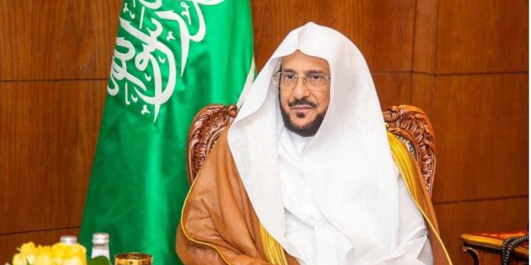 وزير الشؤون الإسلامية يوجّه بتخصيص خطبة الجمعة عن وجوب الالتزام بالأنظمة المرورية للحفاظ على حياة الناس وسلامتهم