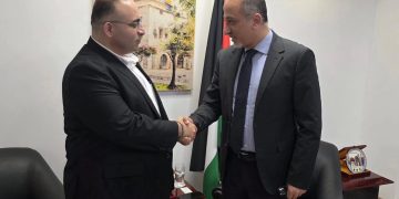 أحمد ناصر الصوير يلتقي مندوب فلسطين الدائم لدى الجامعة العربية: صوت فلسطين لا يُختزل ولا يُغيب