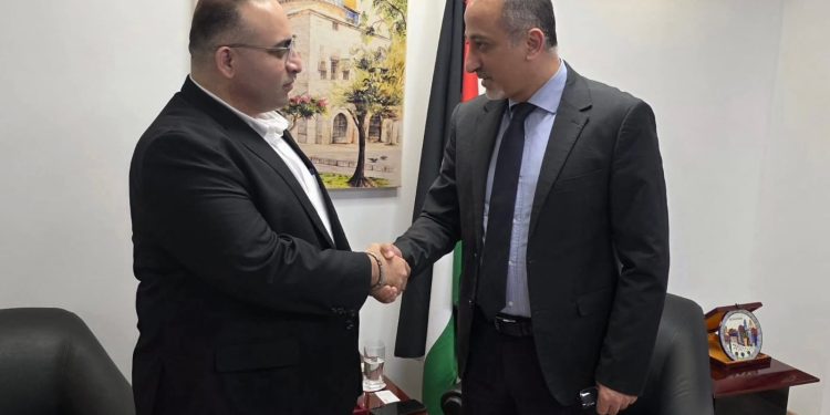 أحمد ناصر الصوير يلتقي مندوب فلسطين الدائم لدى الجامعة العربية: صوت فلسطين لا يُختزل ولا يُغيب