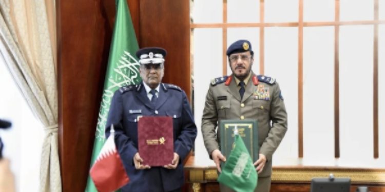 المدير العام للدفاع المدني يستقبل نظيره القطري ويعقدان اجتماعًا لتفعيل اتفاق التعاون بين البلدين