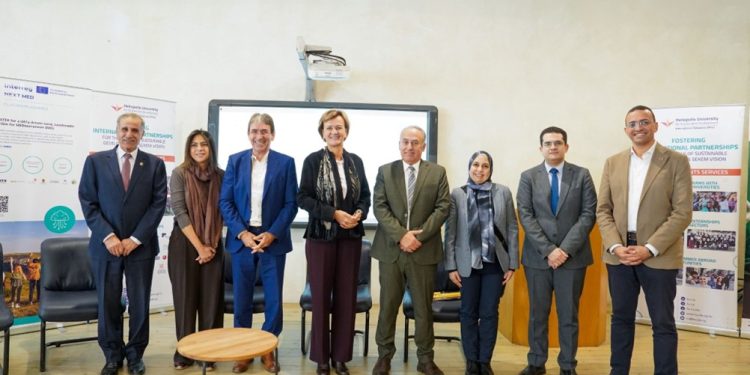خلال عام ٢٠٢٥ نجحت جامعة هليوبوليس في تأمين تمويل بقيمة 7.38 مليون يورو لمشروعاتها لدعم جهود التنمية المستدامة في مختلف أنحاء مصر.