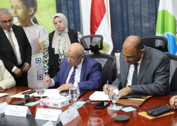 «القابضة للمياه» و«مصر للنظم المتطورة» تقودان التحول الرقمي لخدمات مياه الشرب والصرف الصحي.. 49 خدمة إلكترونية للمواطنين