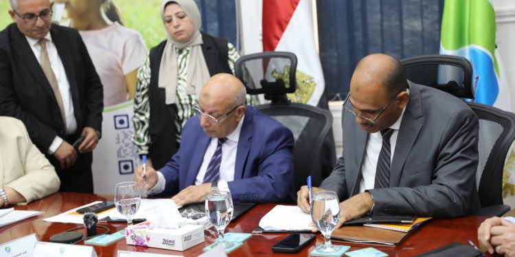 «القابضة للمياه» و«مصر للنظم المتطورة» تقودان التحول الرقمي لخدمات مياه الشرب والصرف الصحي.. 49 خدمة إلكترونية للمواطنين