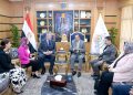 رئيس جامعة المنصورة يستقبل وفد مانشستر لدعم برنامج الصيدلة المشترك