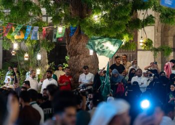 جماهير «خليجي 27» تساند منتخباتها من جدة التاريخية