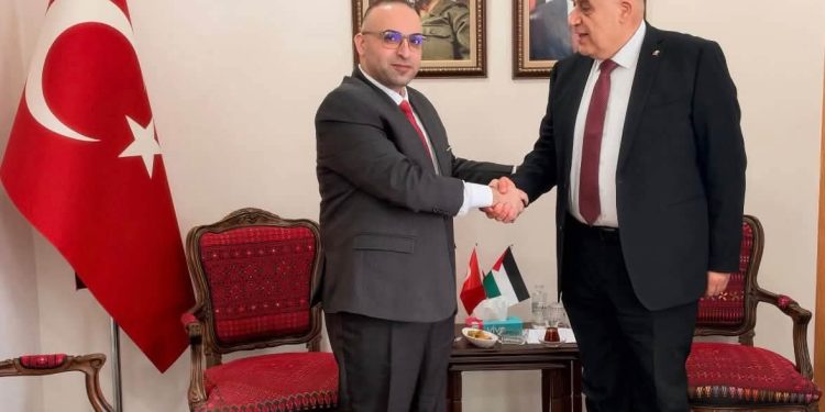 أحمد ناصر الصوير يلتقي سفير فلسطين بأنقرة نصري أبو جيش.. حوار حول المسؤولية الوطنية والدبلوماسية