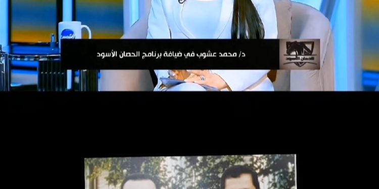 محمد عشوب يكشف موقفًا إنسانيًا للرئيس مبارك: مسح عرق ضابط الحراسة بنفسه واستدعى له الأطباء