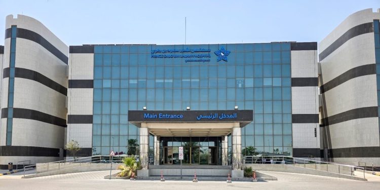 مستشفى الأمير سعود بن جلوي ينجح في إجراء أول عملية لتبديل مفصل الركبة دون استخدام الإسمنت الطبي في الأحساء