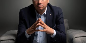 النائب عبد الوهاب خليل يستقبل العزاء في والدة الدكتور أيمن خليل وسط حضور شعبي حاشد