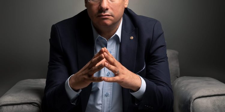 النائب عبد الوهاب خليل يستقبل العزاء في والدة الدكتور أيمن خليل وسط حضور شعبي حاشد