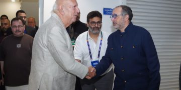 عمر خيرت يبهر جمهور مهرجان الفسطاط الشتوي بحفل كامل العدد.. ويشعل الأجواء بأشهر مقطوعاته الموسيقية