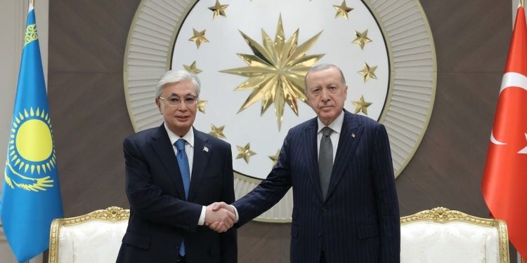 الرئيس أردوغان يستقبل نظيره الكازاخستاني توكاييف بمراسم رسمية في أنقرة